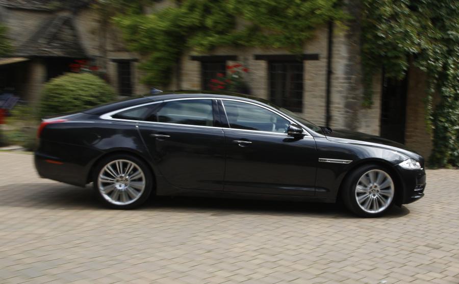  Jaguar XJ 2012 года  (UK) (фото 34 из 121)